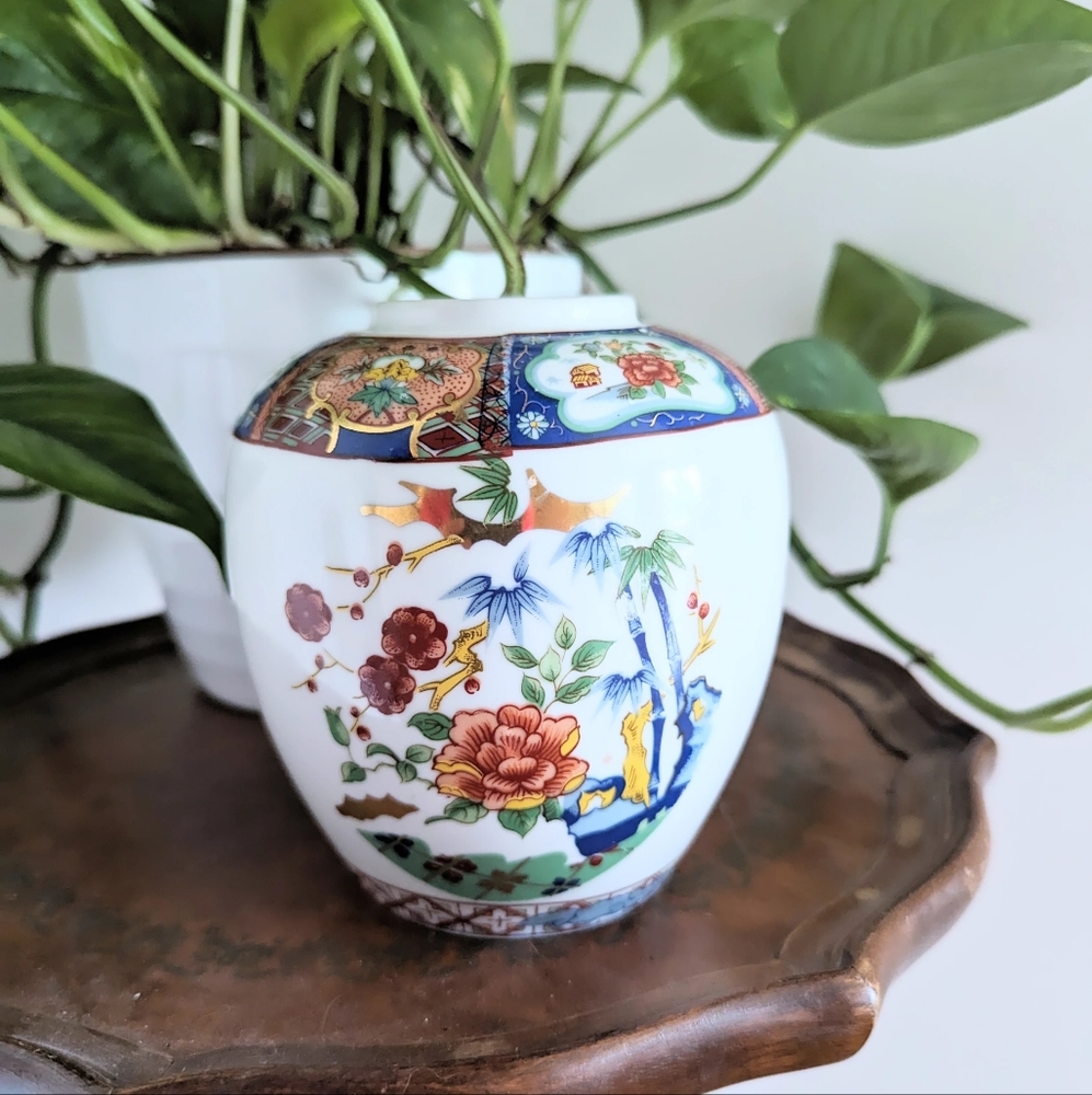 UCGC Vintage Japanese Ginger Jar Vase